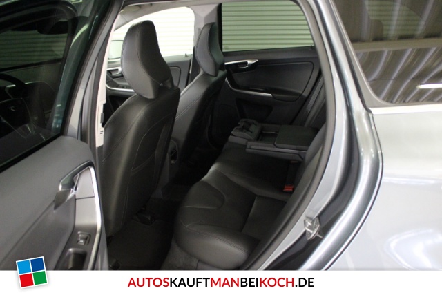 XC60 D5 AWD Summum Aut. FahrerAss SD Navi Xenon / Foto 5