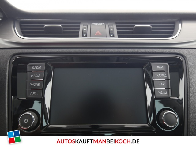 Rapid Spaceback 1.0 TSI Style Xenon Navi Pano / Foto 9