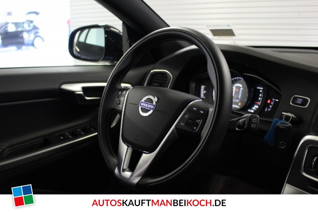 V60 D4 Linje Svart Aut. FahrerAss Navi PDC + vorne / Foto 9