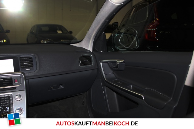 V60 T3 Momentum Navi Xenon Standheizung PDC SHZ / Foto 8