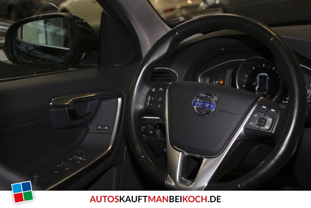 V60 T3 Momentum Navi Xenon Standheizung PDC SHZ / Foto 9