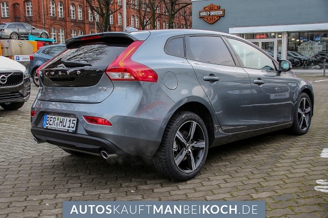 V40 T3 Momentum Aut. Navi LED SZH PDC + vorne / Foto 3