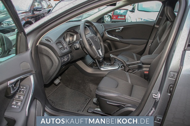V40 T3 Momentum Aut. Navi LED SZH PDC + vorne / Foto 5