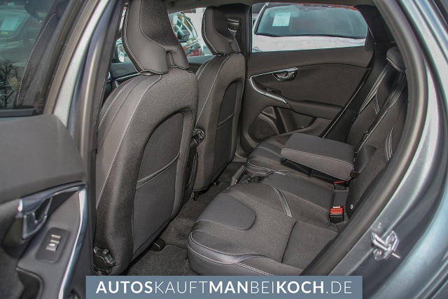 V40 T3 Momentum Aut. Navi LED SZH PDC + vorne / Foto 6