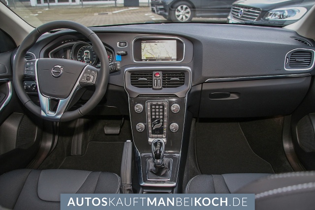 V40 T3 Momentum Aut. Navi LED SZH PDC + vorne / Foto 7
