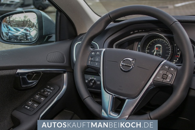 V40 T3 Momentum Aut. Navi LED SZH PDC + vorne / Foto 8