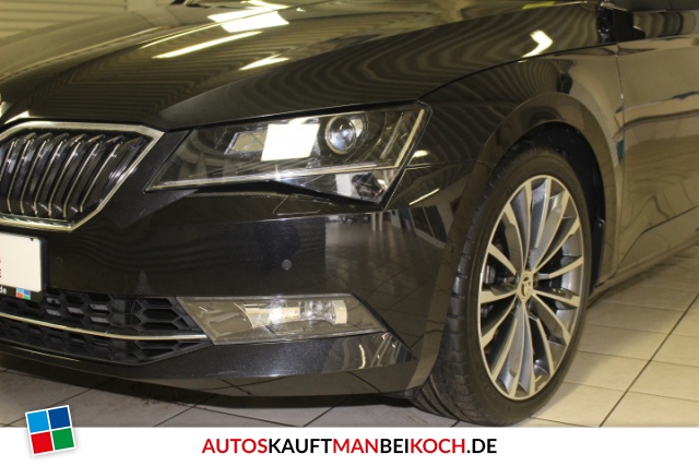 Superb Combi III 2.0 TSI DSG 4x4 Style Alcantara N / Foto 2
