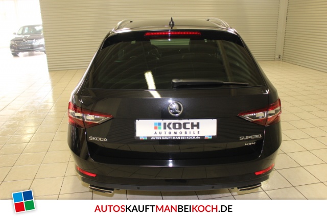 Superb Combi III 2.0 TSI DSG 4x4 Style Alcantara N / Foto 4