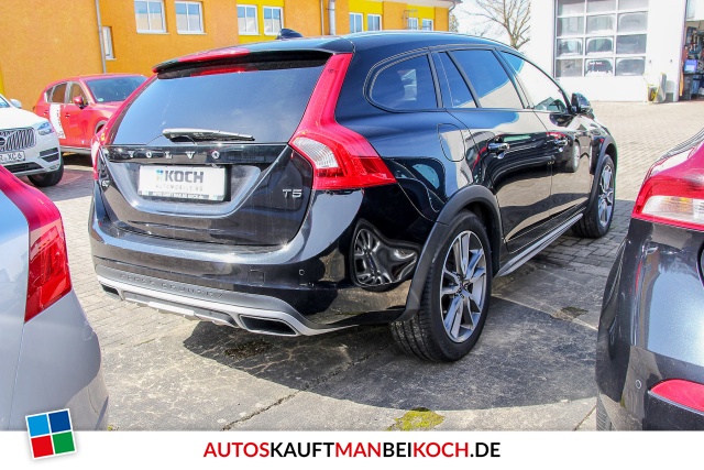 V60 CC T5 Summum Aut. FahrerAss OnCall StHzg SD / Foto 3