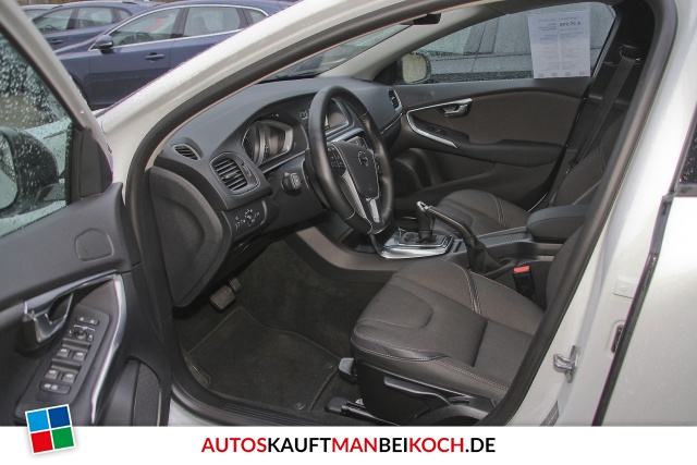 V40 CC T4 AWD Momentum Aut. Navi LED Digit Instr / Foto 5