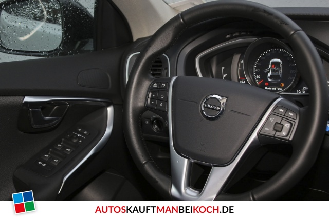 V40 CC T4 AWD Momentum Aut. Navi LED Digit Instr / Foto 9
