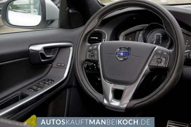 V60 D6 Plug-In AWD Geartronic R-Design / Foto 8