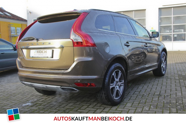 Volvo XC60 D4 AWD Momentum Leder Navi Xenon / Foto 3