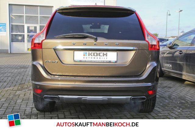 Volvo XC60 D4 AWD Momentum Leder Navi Xenon / Foto 4