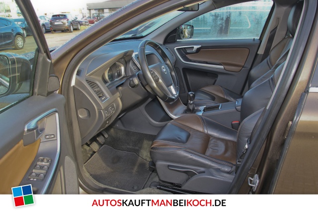 Volvo XC60 D4 AWD Momentum Leder Navi Xenon / Foto 5