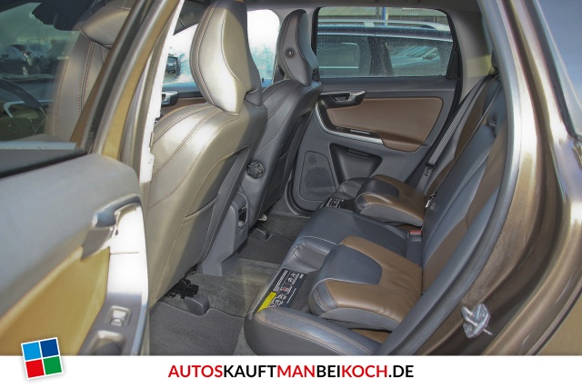 Volvo XC60 D4 AWD Momentum Leder Navi Xenon / Foto 7