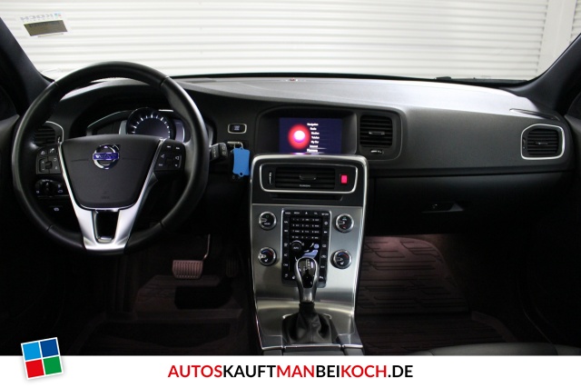 V60 T4 Summum Aut. ACC Navi Xenon Standhzg Kamera / Foto 8