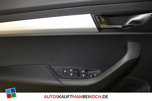 Karoq 1.0 TSI Ambition Plus LED Navi SHZ PDC Sofor / Foto 8