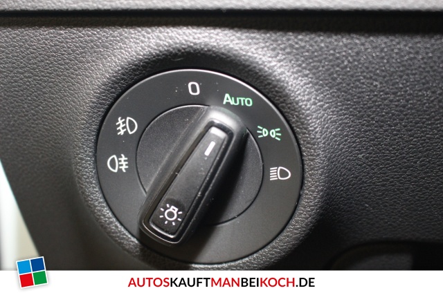 Karoq 1.0 TSI Ambition Plus LED Navi SHZ PDC Sofor / Foto 9