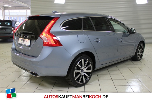 V60 D4 Summum Aut. FahrerAss PremiumSound SD OnCal / Foto 2