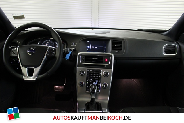 V60 D4 Summum Aut. FahrerAss PremiumSound SD OnCal / Foto 6