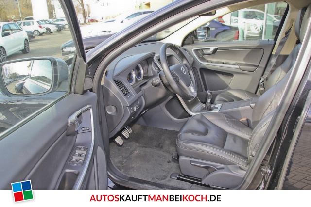 XC60 D4 R-Design Xenon StandHzg OnCall PDC SZH / Foto 5