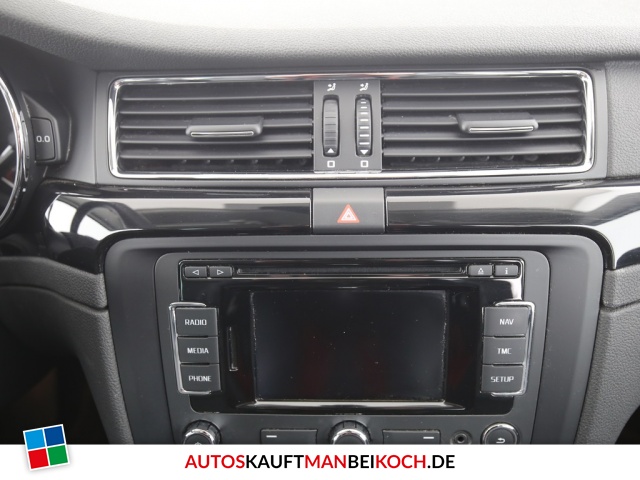 Superb Combi 2.0 TDI DSG Elegance Navi 0% / Foto 9