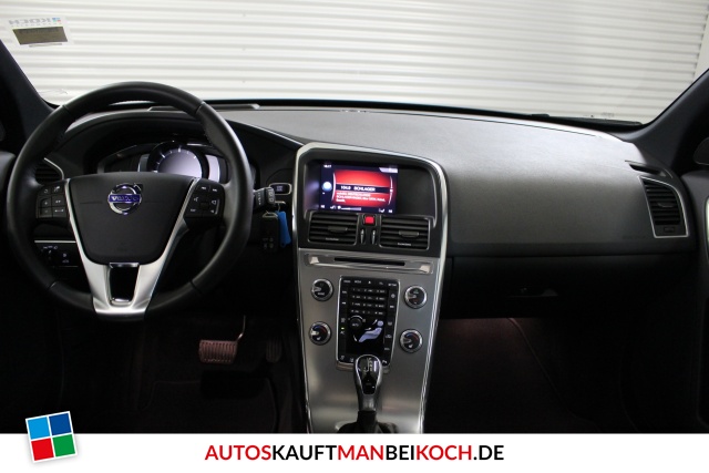 XC60 D4 FWD Summum Aut FahrerAss Pano Navi BiXenon / Foto 9