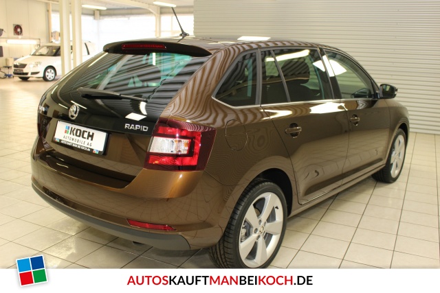 Rapid Spaceback 1.0 TSI Style Klimaaut. Navi SHZ / Foto 3