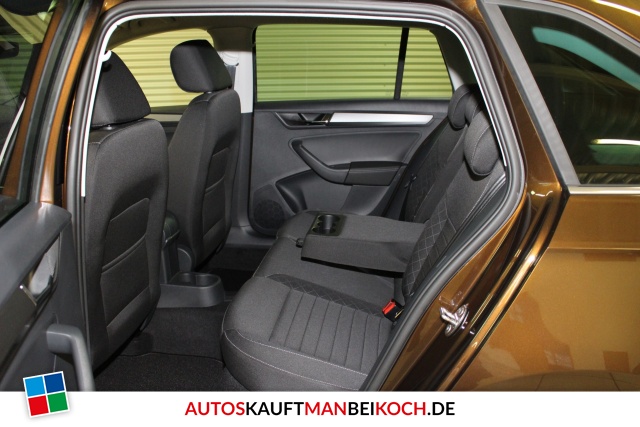Rapid Spaceback 1.0 TSI Style Klimaaut. Navi SHZ / Foto 6