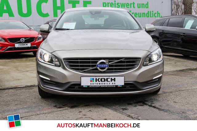 S60 T3 Momentum Automatik Xenon NAVI AHK PDC / Foto 2