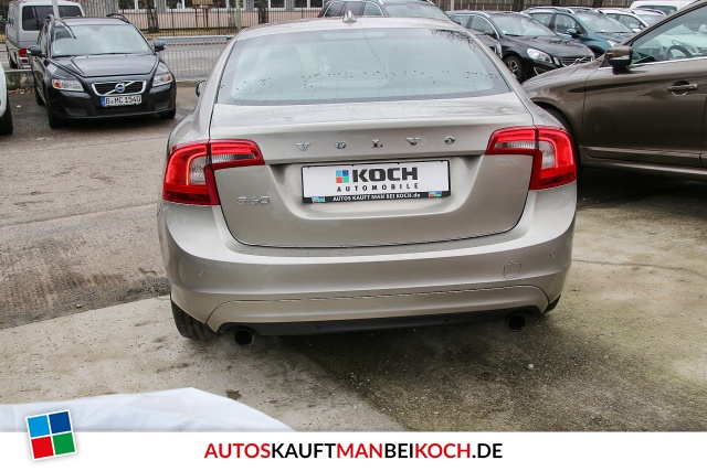 S60 T3 Momentum Automatik Xenon NAVI AHK PDC / Foto 4