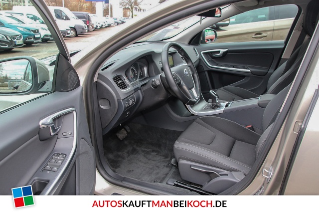 S60 T3 Momentum Automatik Xenon NAVI AHK PDC / Foto 5