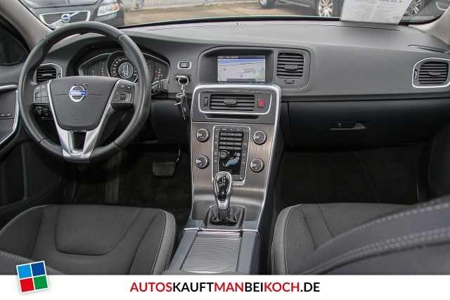 S60 T3 Momentum Automatik Xenon NAVI AHK PDC / Foto 7