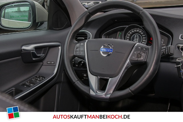 S60 T3 Momentum Automatik Xenon NAVI AHK PDC / Foto 9