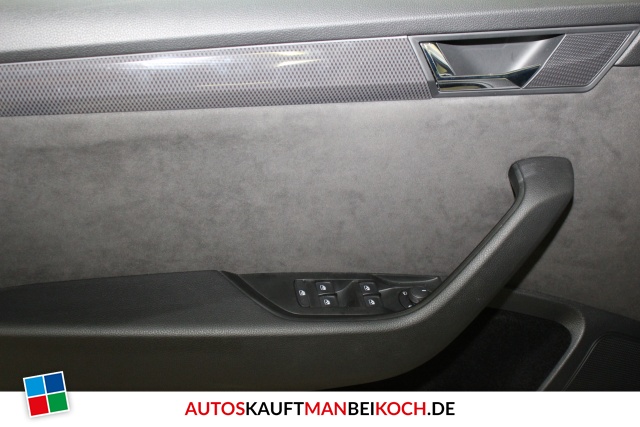 Superb Combi 2.0 TSI DSG Sportline DCC Navi Xenon / Foto 9