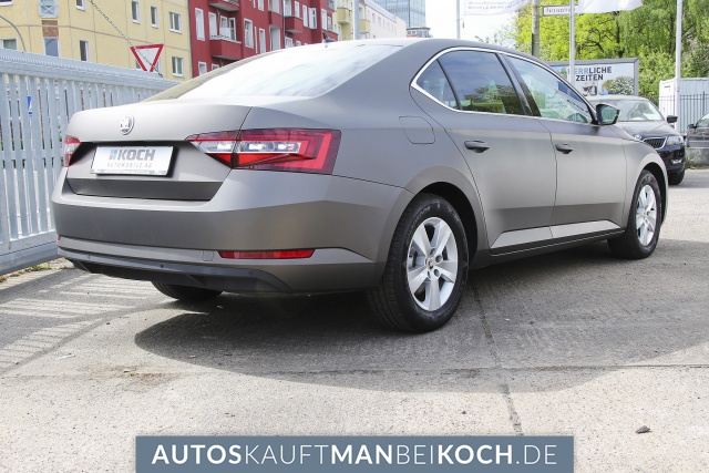 Superb 1.6 TDI DSG EU6 Ambition Navi Xenon Mattgra / Foto 3