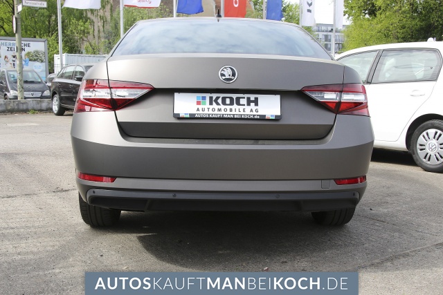 Superb 1.6 TDI DSG EU6 Ambition Navi Xenon Mattgra / Foto 4