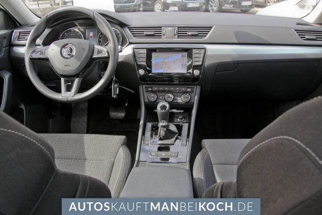 Superb 1.6 TDI DSG EU6 Ambition Navi Xenon Mattgra / Foto 7