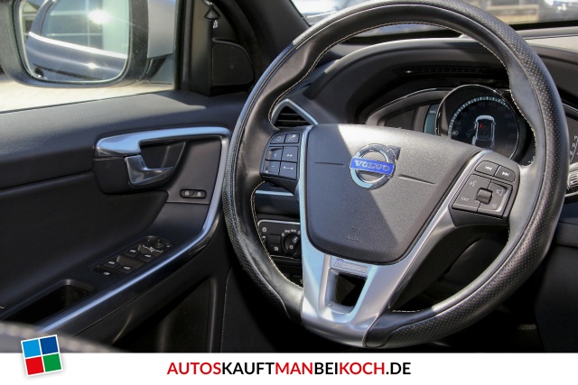 XC60 D5 AWD R-Design Aut. FahrerAss Pano Xenon / Foto 8