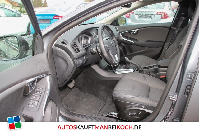 V40 CC D3 Momentum PDC LED NAVI Winter-Paket / Foto 5