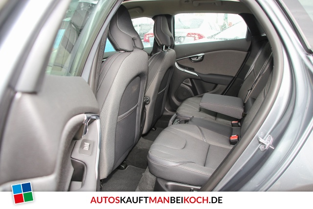 V40 CC D3 Momentum PDC LED NAVI Winter-Paket / Foto 6