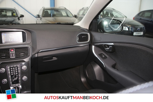 V40 D3 Geartronic Momentum Kamera, Frontscheibenhz / Foto 8