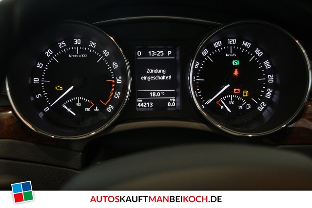 Superb Combi 2.0 TDI DSG 4x4 Xenon NAvi STHZ Panod / Foto 9
