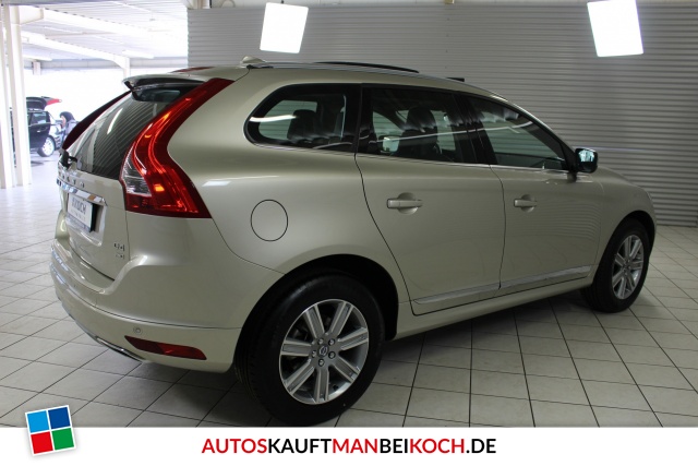 XC60 D4 AWD Summum Aut. FamilienPaket Navi BiXenon / Foto 2