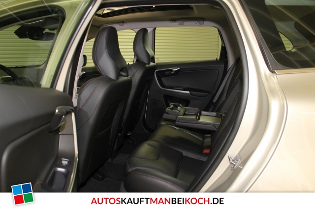XC60 D4 AWD Summum Aut. FamilienPaket Navi BiXenon / Foto 5