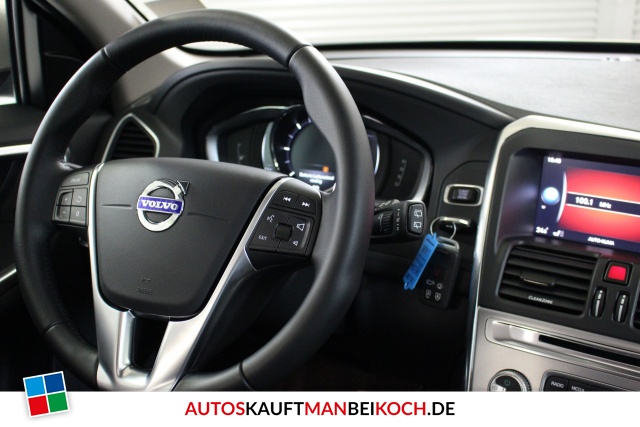 XC60 D4 AWD Summum Aut. FamilienPaket Navi BiXenon / Foto 7