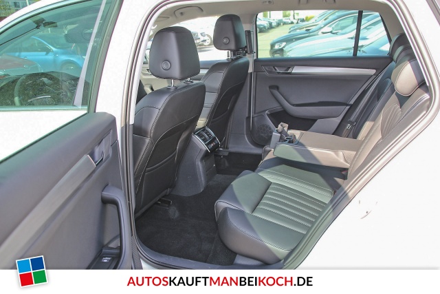 Superb Combi 1.4 TSI Style DSG Leder Xenon Navi DC / Foto 6