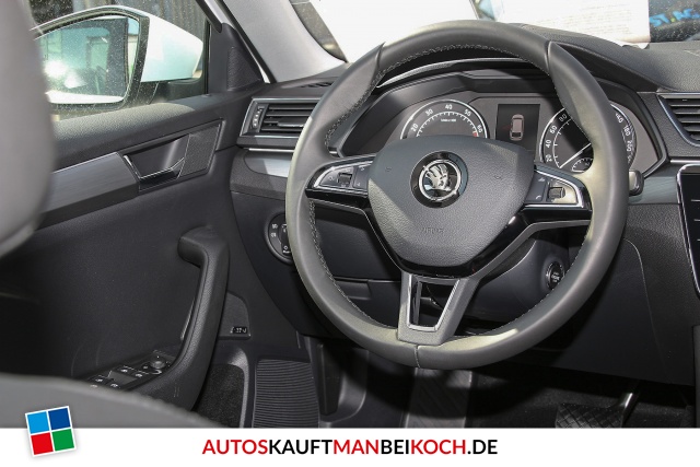 Superb Combi 1.4 TSI Style DSG Leder Xenon Navi DC / Foto 8