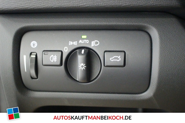 V40 D3 Momentum LED